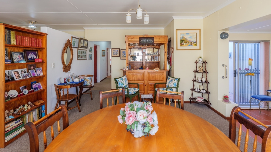 5 Bedroom Property for Sale in Struisbaai Western Cape